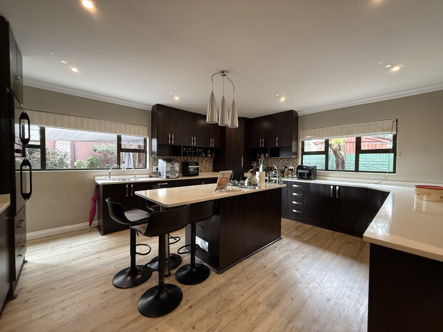 To Let 5 Bedroom Property for Rent in Van Der Hoff Park North West